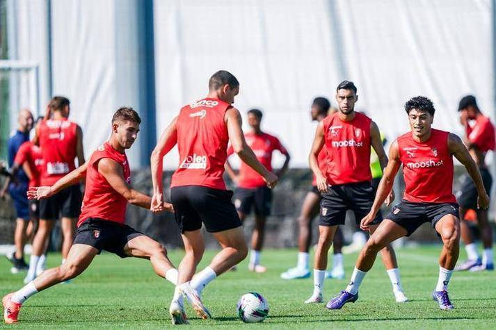 清晨葡超焦点战，尤文图斯内部沟通，引发热议，资深球员宣示担当